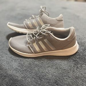 ⭐️SOLD⭐️Like new Size 8.5 Adidas